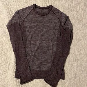 Women’s Run Swiftly Long Sleeve (Size 6)